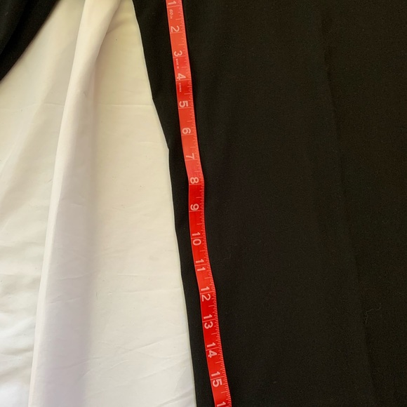 NWOT- Apostrophe Black Dressy Shorts knee length. With Faux pockets Size: 12 - Picture 5 of 7